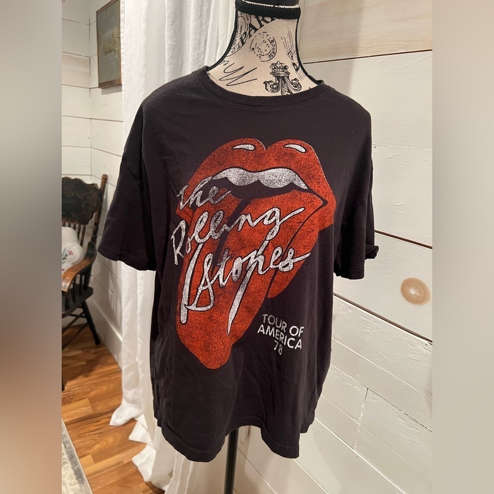 Rolling Stones Black T-Shirt with Red Logo, size large women’s concert, EUC